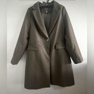 New Look Long Black Blazer Size 10 in excellent preowned condition as shown.